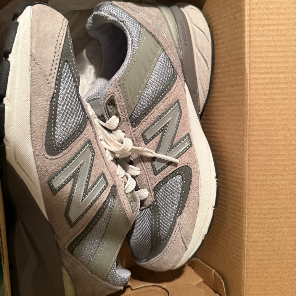 New Balance Women's Light Gray and White Sneakers